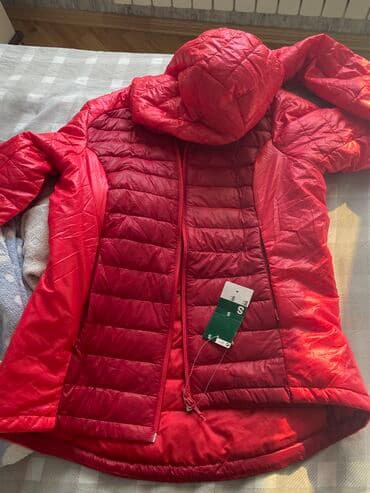 Совершенно новая куртка за 40 азн размер s