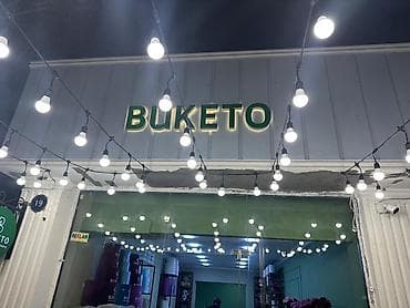 Reklam lövhələri: BUKETO – Four Seasons Flowers Gül və buket konseptli məkan üçün — 3