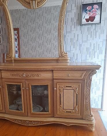 balaca şkaf: Satlılır üsdündə az cızıqlar var bahalı alınıb 130satılır — 2