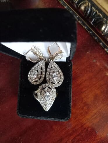 tek qas gumus uzukler: Dəstə daxildir: Üzük, Sırğa, Sep — 1