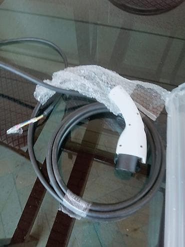 EV şarj qurğusu (divar tipli), 3.5 kW Xüsusiyyətlər: - Güc: 3.5 kW — 3