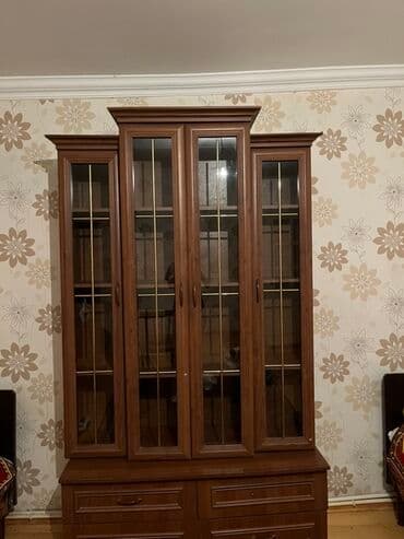 Şüşəli dolab vitrini, İşlənmiş, Ünvandan götürmə