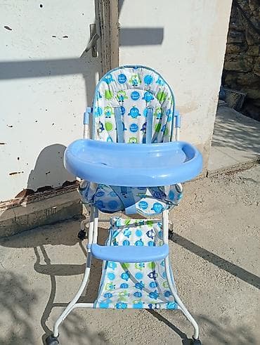 Uşaq üçün yemək stulu. Açıq mavi rəngli, metal karkaslı və yumşaq — 2