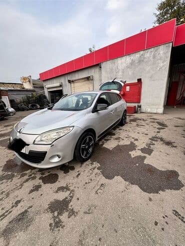 фольксваген поло 1: Renault Megane Hatchback - Kuzov: 5 qapılı hatchback, gümüşü rəng - — 2