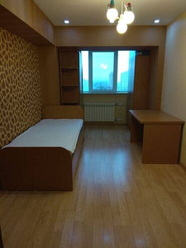 at yalında evlər: Bakı, 3 otaqlı, Köhnə tikili, m. İnşaatçılar, 90 kv. m — 2