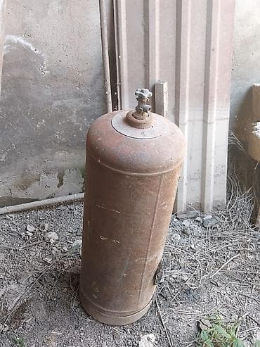 Metaldan hazırlanmış köhnə tip qaz balonu - Material: qalın divarlı