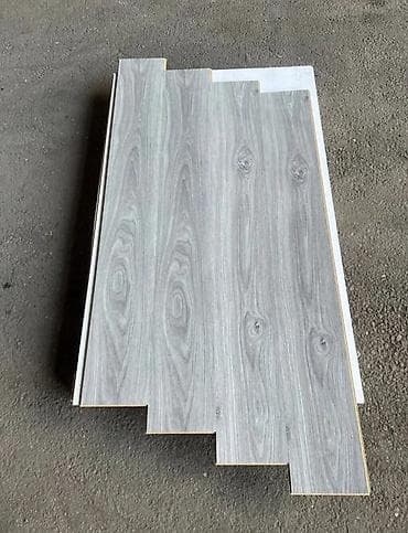 Laminat: Boz ağac naxışlı laminat döşəmə panelləri - Rəng/tekstura: Açıq-boz — 1