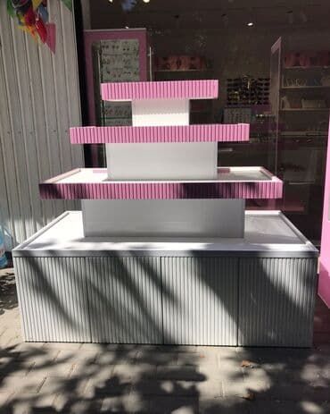 işlənmiş vitrinlər: Şüşə vitrin stendi. Aşagı yeri də var. - Material: sərt şüşə və MDF — 1