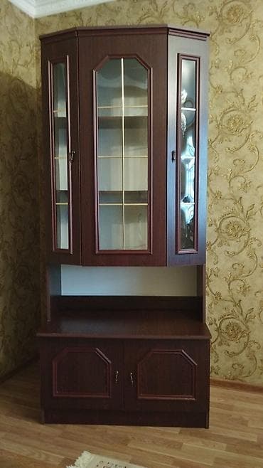 Künc üçün vitrinli bufet və dekorativ qab dəsti - Material: tünd qoz