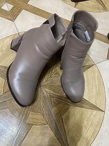 rezin botlar: Qadın botları – DERIHAN - Model: Qısa boğaz, yan fermuarlı - Rəng — 1