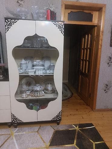 Vitrin şkaf dəsti - Rəng: krem və tünd qəhvəyi kontrastı - Dizayn