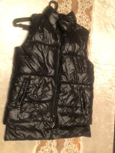 muhafize polisi formasi: Qara rəngli şişme /jilet - Parlaq səthli, yastıqlı şişme dizayn - — 2