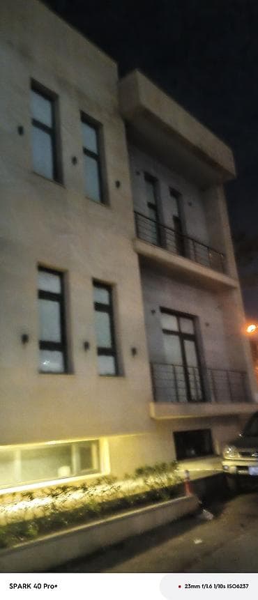 yevlax makler: Salam abyekt 3 mərtəbə hər mertebede tualet hamam var otaqlara bölünüb — 8