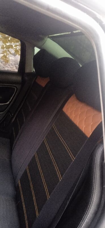 sumqayıt heyet evi type 1: Volkswagen Passat sedan - Kuzov: sedan, qara rəng - Nömrə: 90-XC-363 — 2