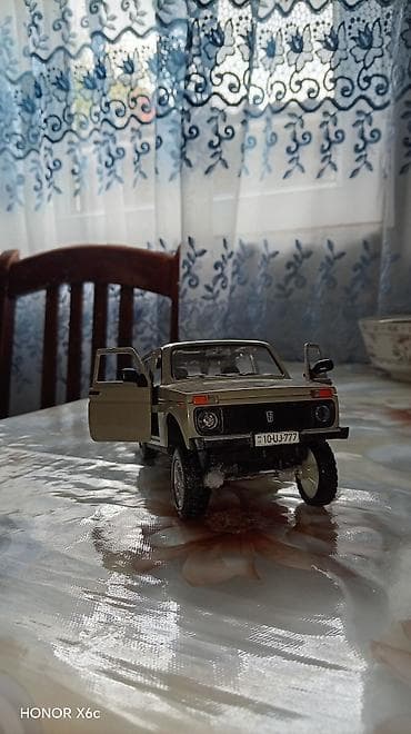 Model avtomobil – Lada Niva 1:24 - Miqyas: təxminən 1:24, Nömrə — 4