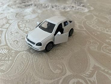 mini disk: Ağ rəngli metal oyuncaq avtomobil – sedan kuzovlu mini model — 6