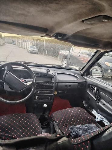 lada vaz kuza: Avtomobil: Sedan, 4 qapı, bordo rəng Marka/model: (şəkildən görünən) — 7
