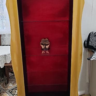 Dekorativ vitrin/raf sistemi - Dizayn: Qalın, dalğalı formalı sarı