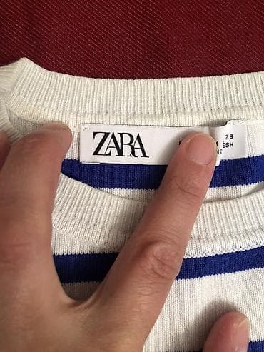 Женская одежда: ZARA qısaqol trikotaj köynək - Rəng və naxış: ağ fon üzərində mavi — 2