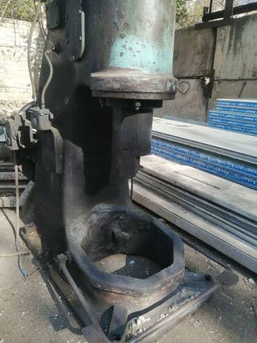 pres bağlıyan: Molot . 75 və 150 tonluq var — 3