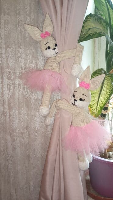 Perde tutucu dovsanlar.sifarisle toxunur.El isimdir