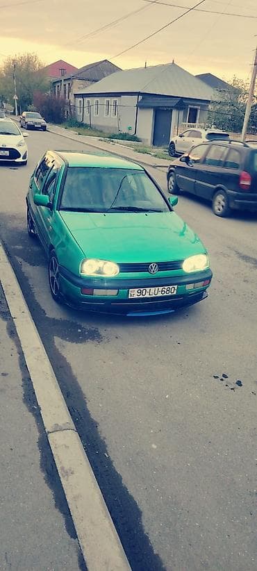 opel astra 98: Volkswagen Golf 3, 5 qapı, yaşıl rəng. - Motor: benzin, 4 silindr — 1
