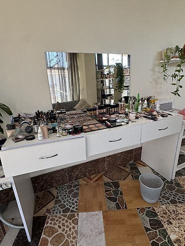 Masalar və oturacaqlar: Iki eded birlikde 300 azn. Vizaj masası və güzgü dəsti - Rəng: ağ — 4