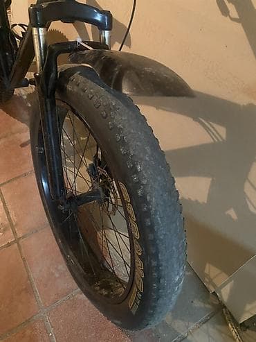 islenmis velosiped satilir: Fatbike tipli dağ velosipedi - Rəng: qara, aerodinamik, qövsvari — 6