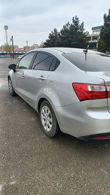 Kia Rio: 1.6 l | 2014 il Sedan — 3