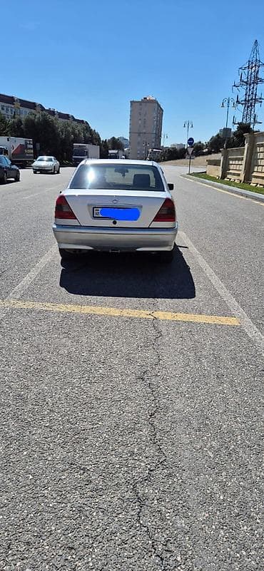 Mercedes-Benz C 230: 2.2 l | 1995 il Sedan — 5