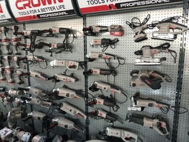 dəzgah drel: Crown markalı müxtəlif elektrik alətləri nümayiş olunur. Burada — 1