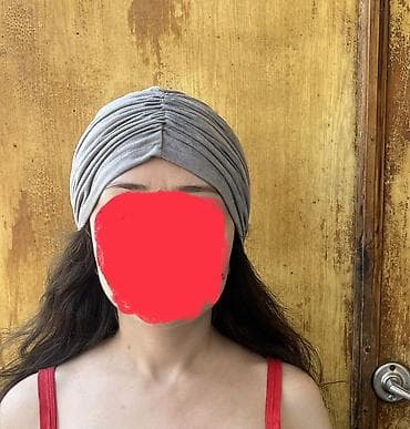 bas: Boz rəngdə büzməli türban, turban modadan alınıb, qiymət etiketdən də — 1