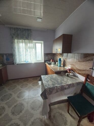 Satılır: Həyət evi (şəkillərdə göstərilən) - Geniş mətbəx: asma