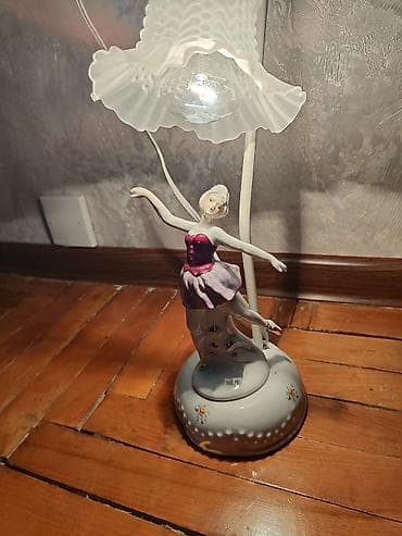 Porşelen balerin fiqurlu stolüstü lampa - Material: parlaq porşelen