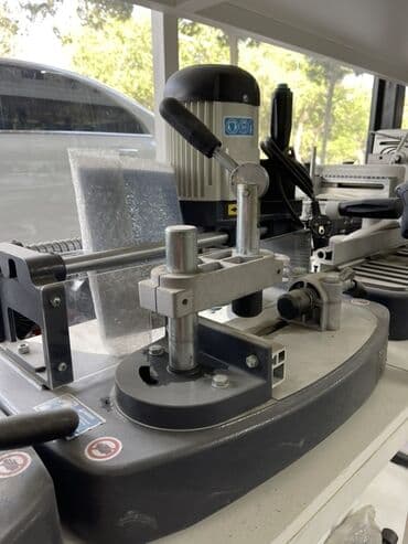 taxta reka: Çox başlıqlı qazma maşını, taxta və digər materiallarda dəqiq və təmiz — 1