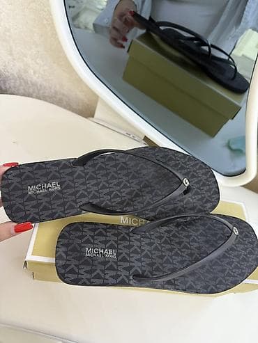 Michael Kors Jinx Flip Flop – uniseks şip-şip - Brend: Michael Kors -