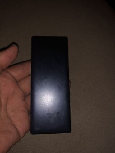 Digər mobil telefonlar: Qara rəngdə düyməli telefon, əsas zəng və mesaj funksiyaları üçün — 6