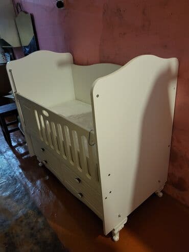 Oğlan və qız üçün, İşlənmiş, Dördbucaq, Beşik, Matras ilə, Yellənmə mexanizm ilə