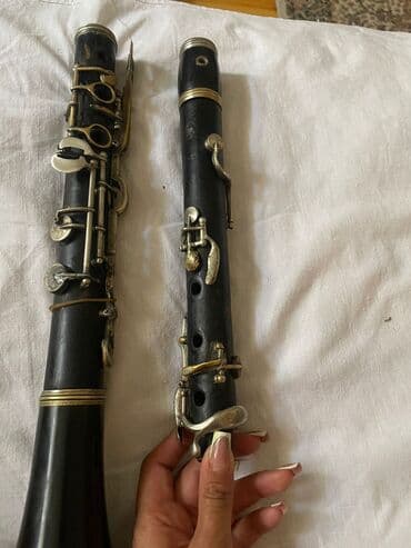 Тар: A klarnet taxta Təsvir: - Klassik üslubda, qara korpuslu klarnet — 1
