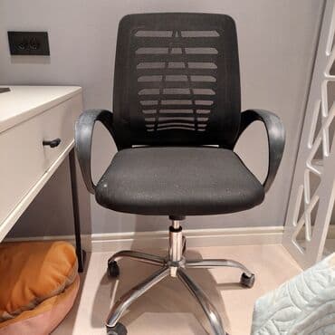 стул на колесиках: Bu ofis kreslosu uzun müddətli istifadə üçün rahatlıq təmin etmək — 1