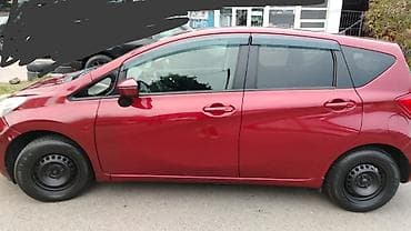 kia rio spoiler: Nissan Note – qırmızı rəngli, şəhər üçün rahat və qənaətcil hatchbek — 2