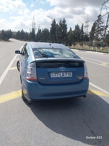 Avtomobil alışı: Toyota Prius hibrid, mavi rəng. - Kuzov: hetçbek, 5 qapı - Yanacaq — 3