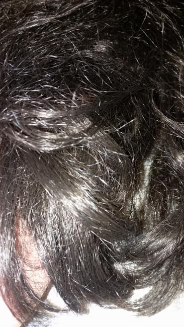 təbii pariklər: Sinyon Yaxsi veziyyetde .Tund renglidir.Cox az islenib.10azn — 3