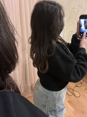 iwci axtarilir: 16 yaş, qız. İş saatı: 15:00–22:00. Həzi Aslanovda kosmetika / qadın — 2