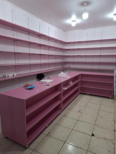 mağaza vitrin: Mağaza baglandığı üçün mebel ve polkalar satılır.Cəmi 3 ay mağaza — 1