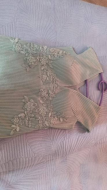 gumus sirqa: Zərif qadın gecə/libas geyimi - Rəng: açıq nane-yaşıl - Siluet: uzun — 3