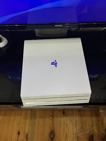 Playstation 4 pro 1 tr yaddas ela veziyetdedi temirde olmayib 2 pult