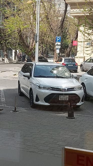 Водный транспорт: Toyota Corolla Fielder Hybrid, ağ rəng, universał kuzov. Texniki — 3