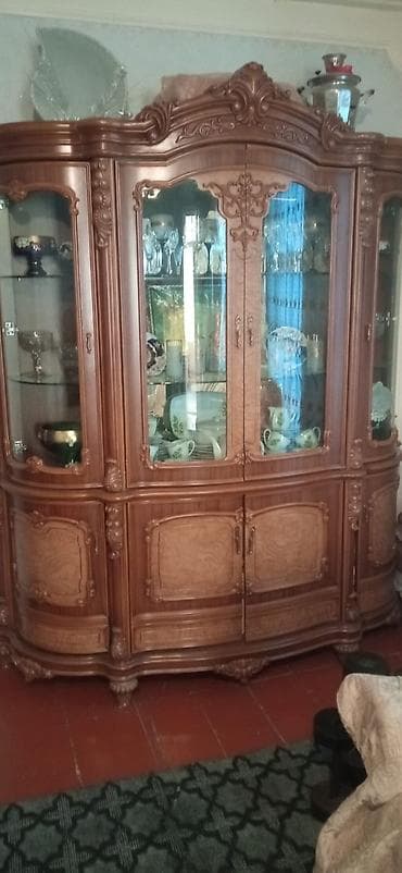 gen: Klassik üslubda iri vitrin-bufet - Material: təbii ağac effektli — 1
