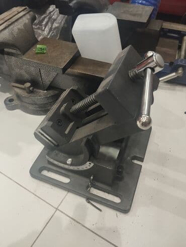 mengeneler: Bu dəzgah aləti müxtəlif materialları dəqiq tutmaq üçün nəzərdə — 2